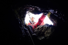 À l'entrée du gouffre des Pyrénois, point de départ de la traversée.