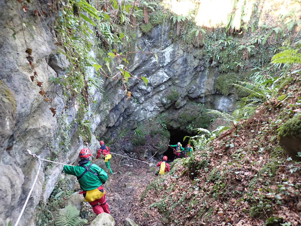 gouffre-peillot-ariege-descente-doline
