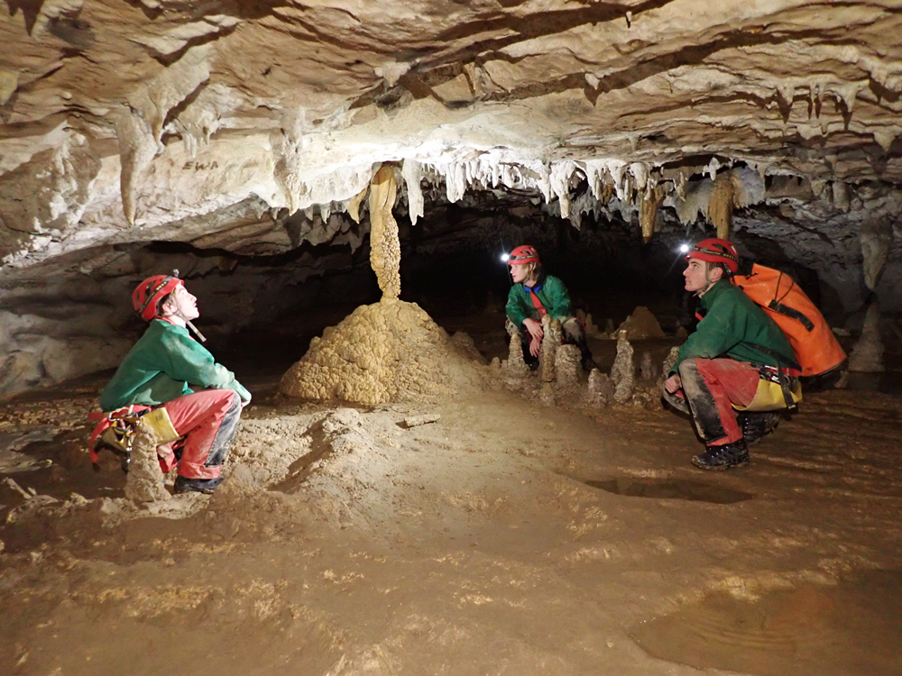 grottes-sakany-galerie-metro-concretions